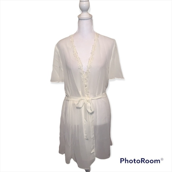 Flora Nikrooz Vanilla Sheer Tie Robe With Macrame Lace Trim Size S/M - Picture 1 of 5